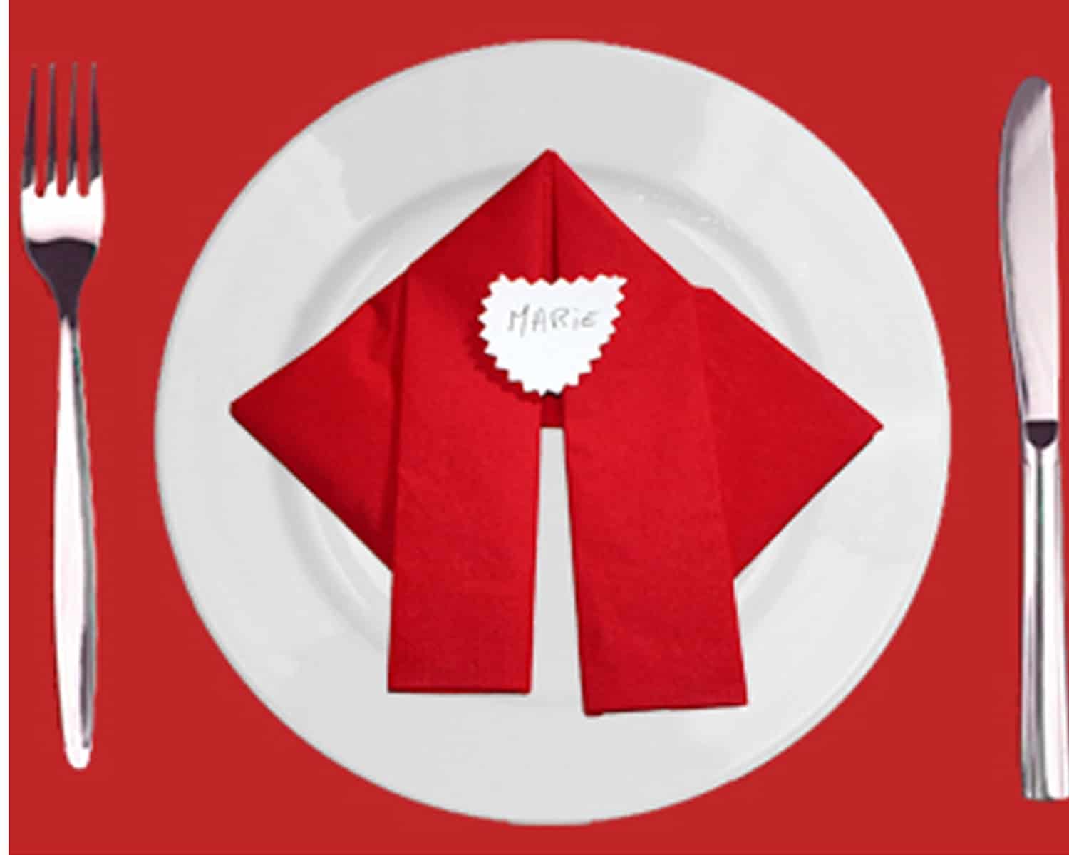 Piegare un tovagliolo a forma di Babbo Natale