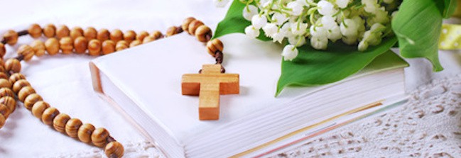 the first holy communion with rosary and flowers