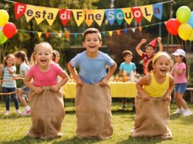 bambini che giocano durante la festa di fine anno scolastico all’aperto
